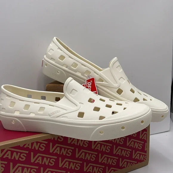 Vans Men’s Slip-On Trk
Marshmallow
VN0A5HF8FS8
Sneakers - Picture 5 of 16